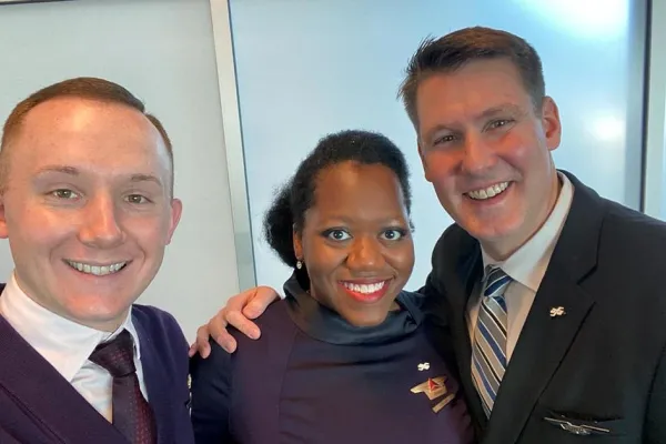 delta-flight-attendants.jpg