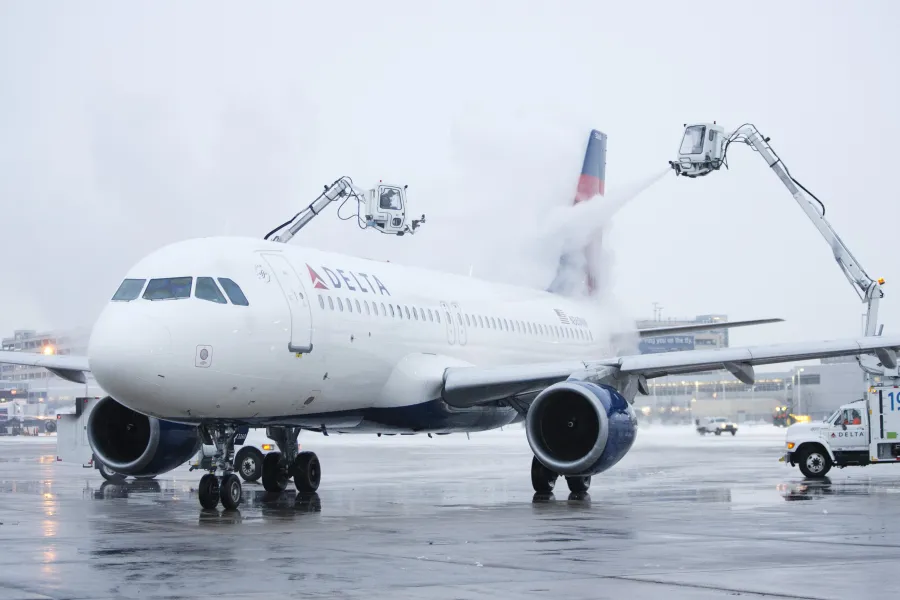 De-icing Delta plane